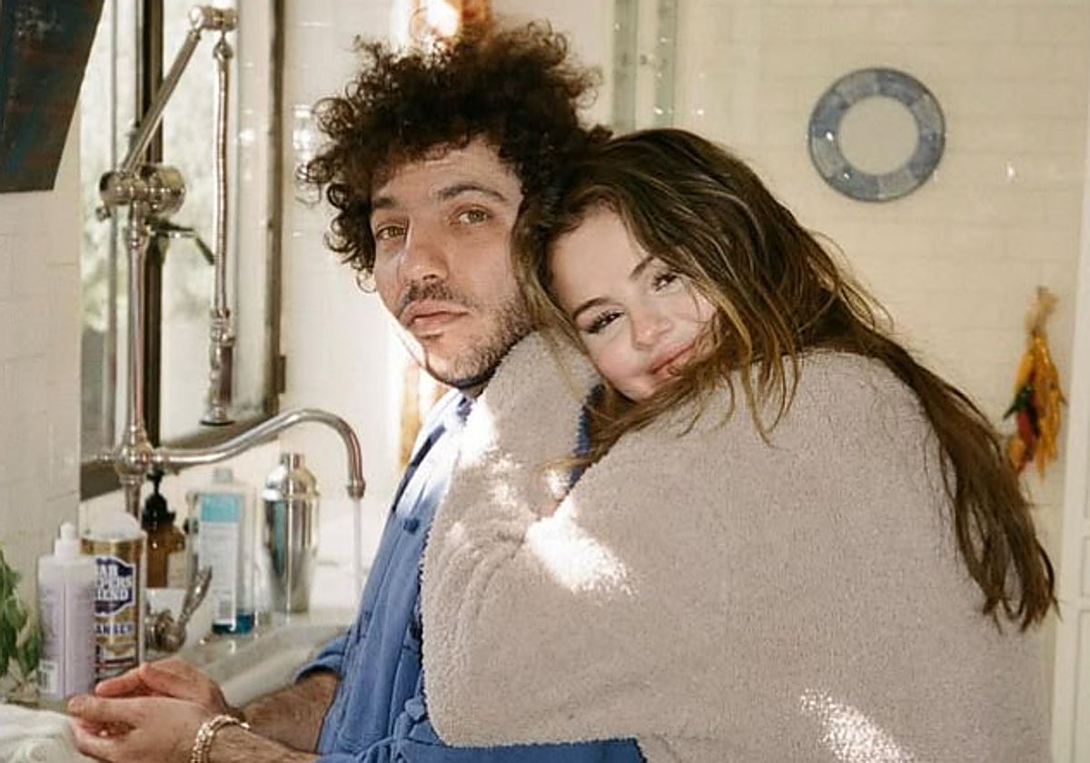 Selena Gomez y Benny Blanco, en una imagen de sus redes sociales.