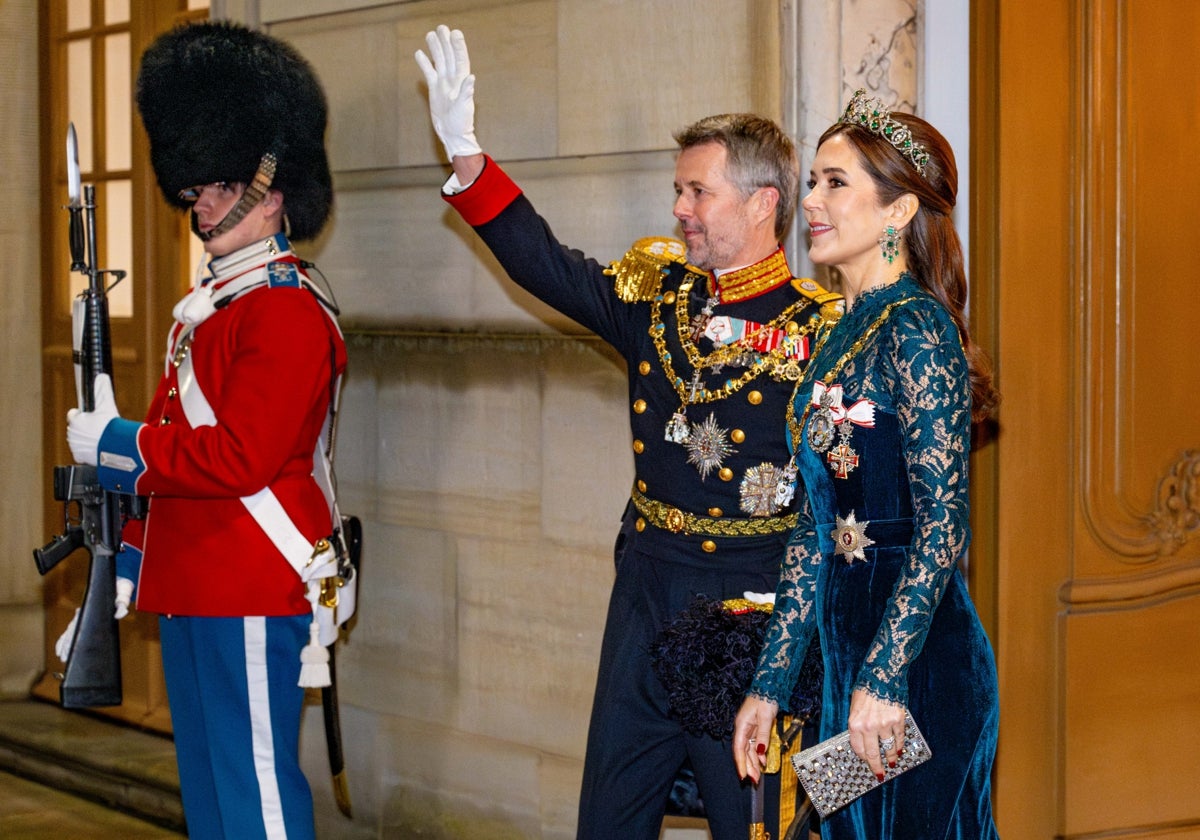 Federico y Mary de Dinamarca, a su llegada a la cena de Año Nuevo.