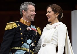 Un año en la vida de los reyes Federico y Mary de Dinamarca: abdicación, coronación... y una salva de rumores