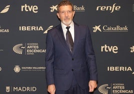 Antonio Banderas indignado con los bulos sobre los incendios de Los Ángeles: «Algunos especulan con que se deba a extraterrestres»