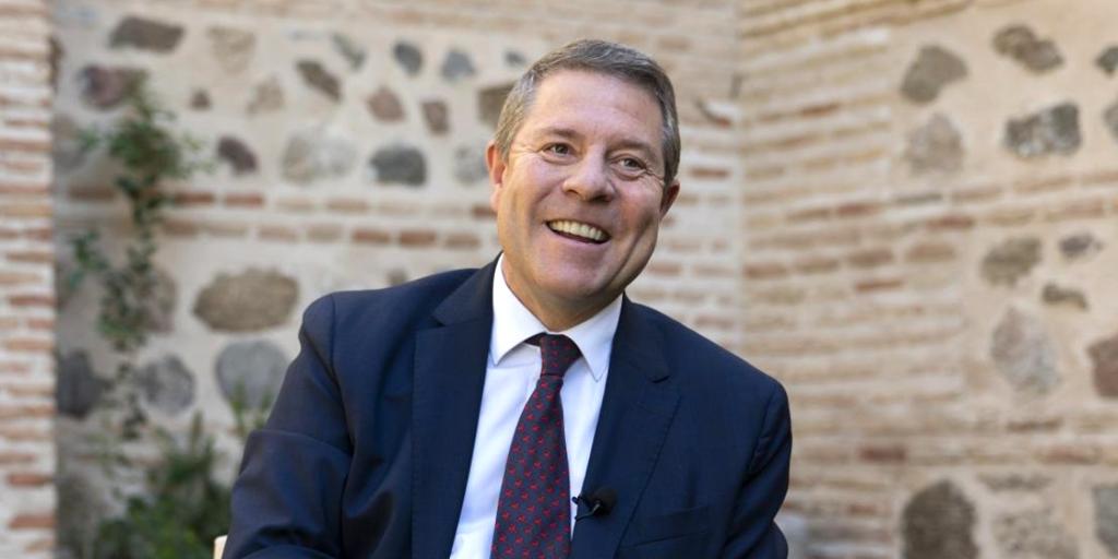 La vida personal de Emiliano García-Page: un divorcio, dos hijos y el hermano gemelo del presidente de Castilla-La Mancha