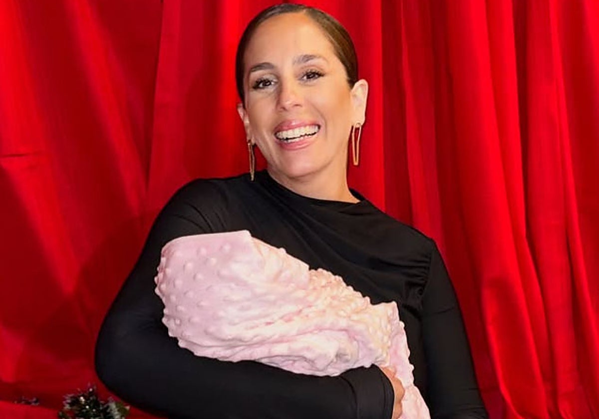 Anabel Pantoja, con su hija Alma en una imagen de sus redes sociales.