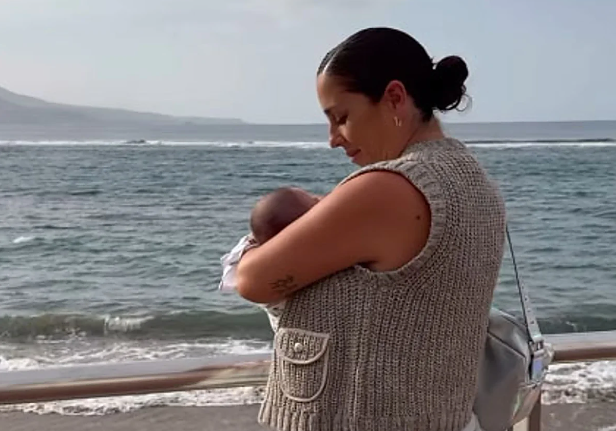 Anabel Pantoja y su pequeña, en una imagen de sus redes sociales