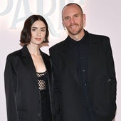 Lily Collins y Charlie McDowell dan la bienvenida a su primer bebé por gestación subrogada: «El centro de nuestro mundo»