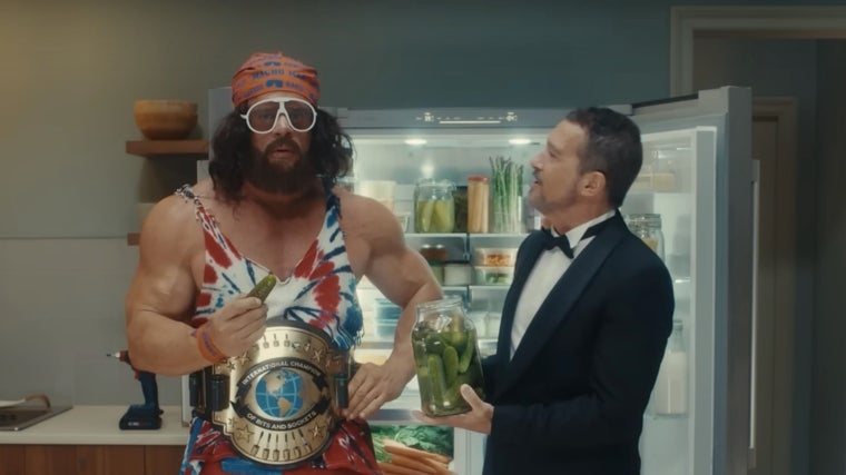 Antonio Banderas en el anuncio de la Super Bowl junto a un imitador de Randy Savage