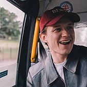 Tom Holland, incapaz de comprar su propia cerveza por no poder demostrar su edad