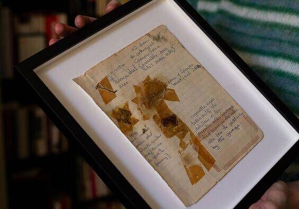 Los restos de tostada enmarcados con cristal de protección ultravioleta