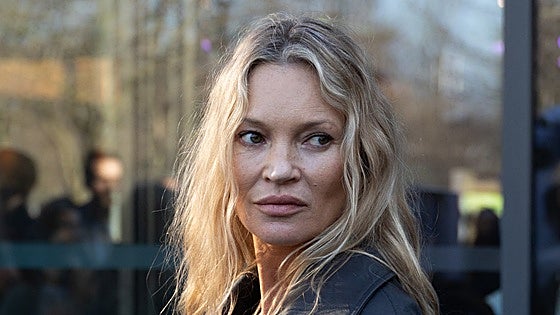 La extraña y nerviosa reacción de Kate Moss en la Semana de París que ha llenado de preocupación a sus fans
