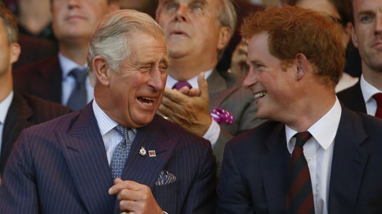 Carlos III confiesa estar arrepentido de haber consentido tanto a Harry cuando era pequeño