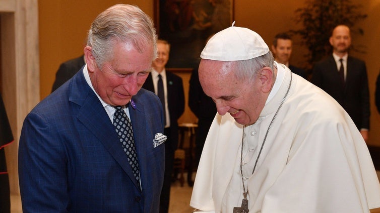 La reunión entre Carlos III y el Papa Francisco sigue en pie
