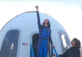 Katy Perry canta 'What a wonderful world' durante su viaje al espacio con Blue Origin