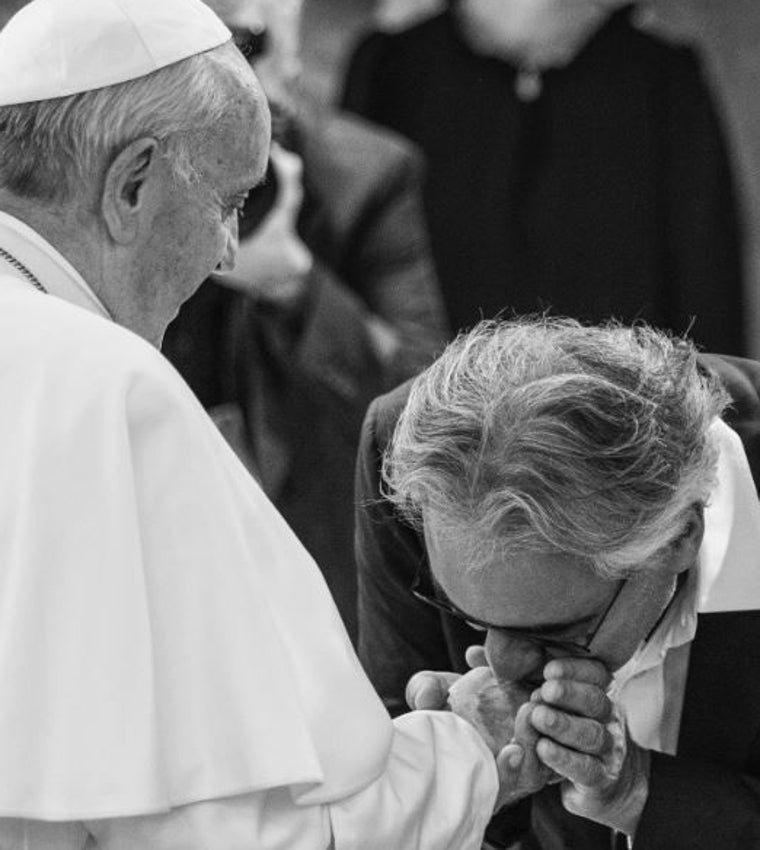 Andrea Bocelli en su visita al Vaticano para ver al Papa Francisco