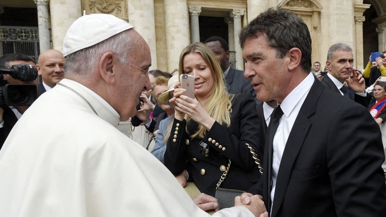 Antonio Banderas con el Papa Francisco