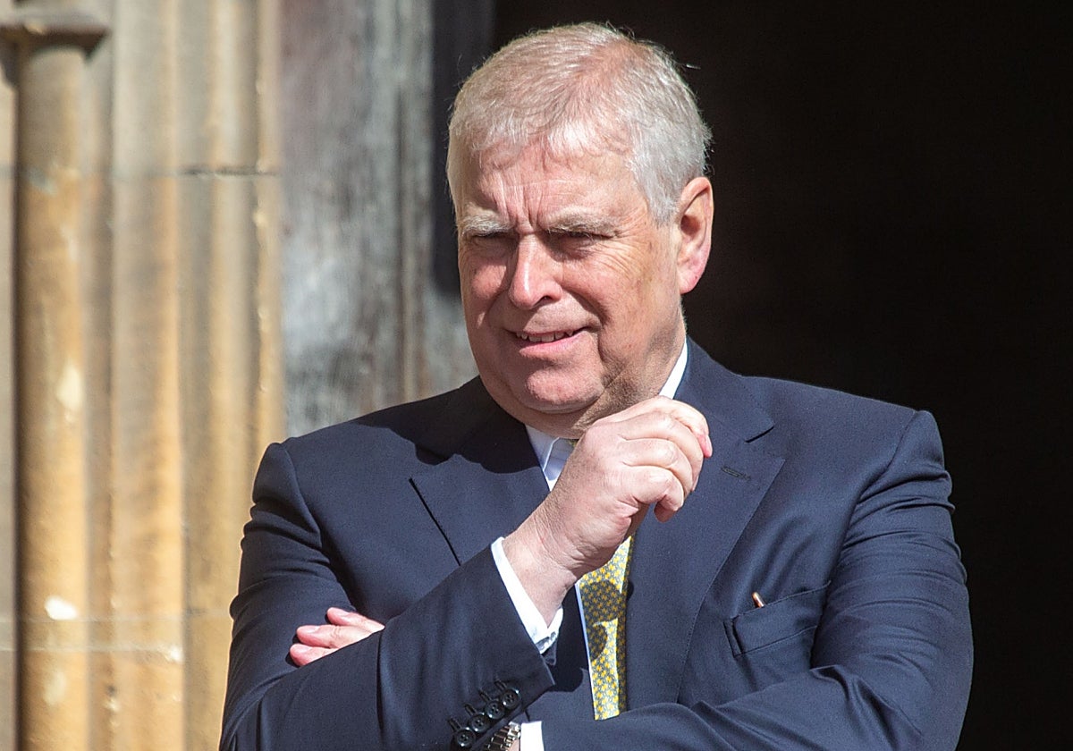 El Príncipe Andrés, este domingo en la misa de Pascua.