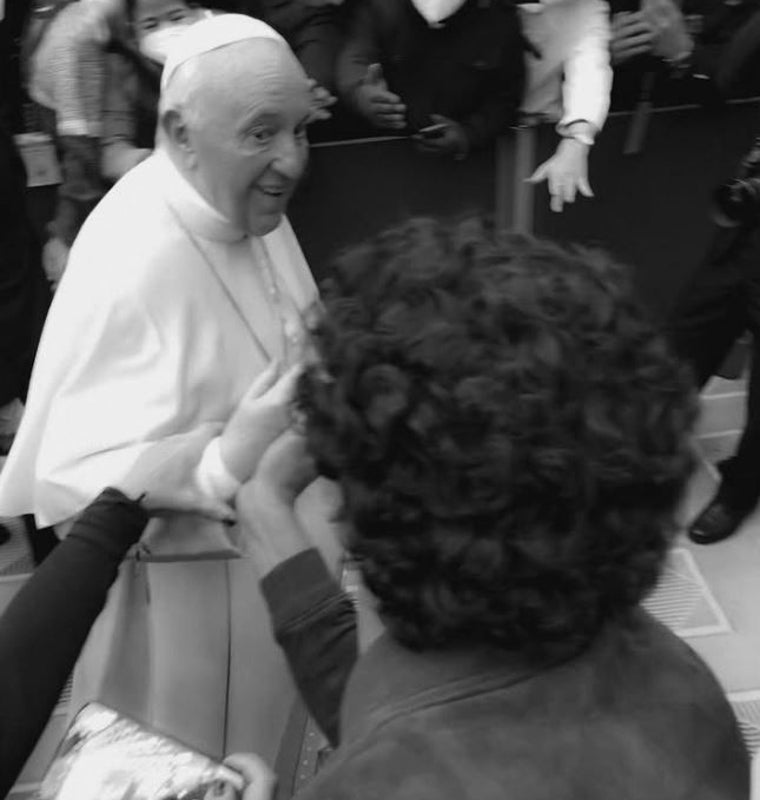 Tomás Páramo visitando al Papa Francisco en el Vaticano