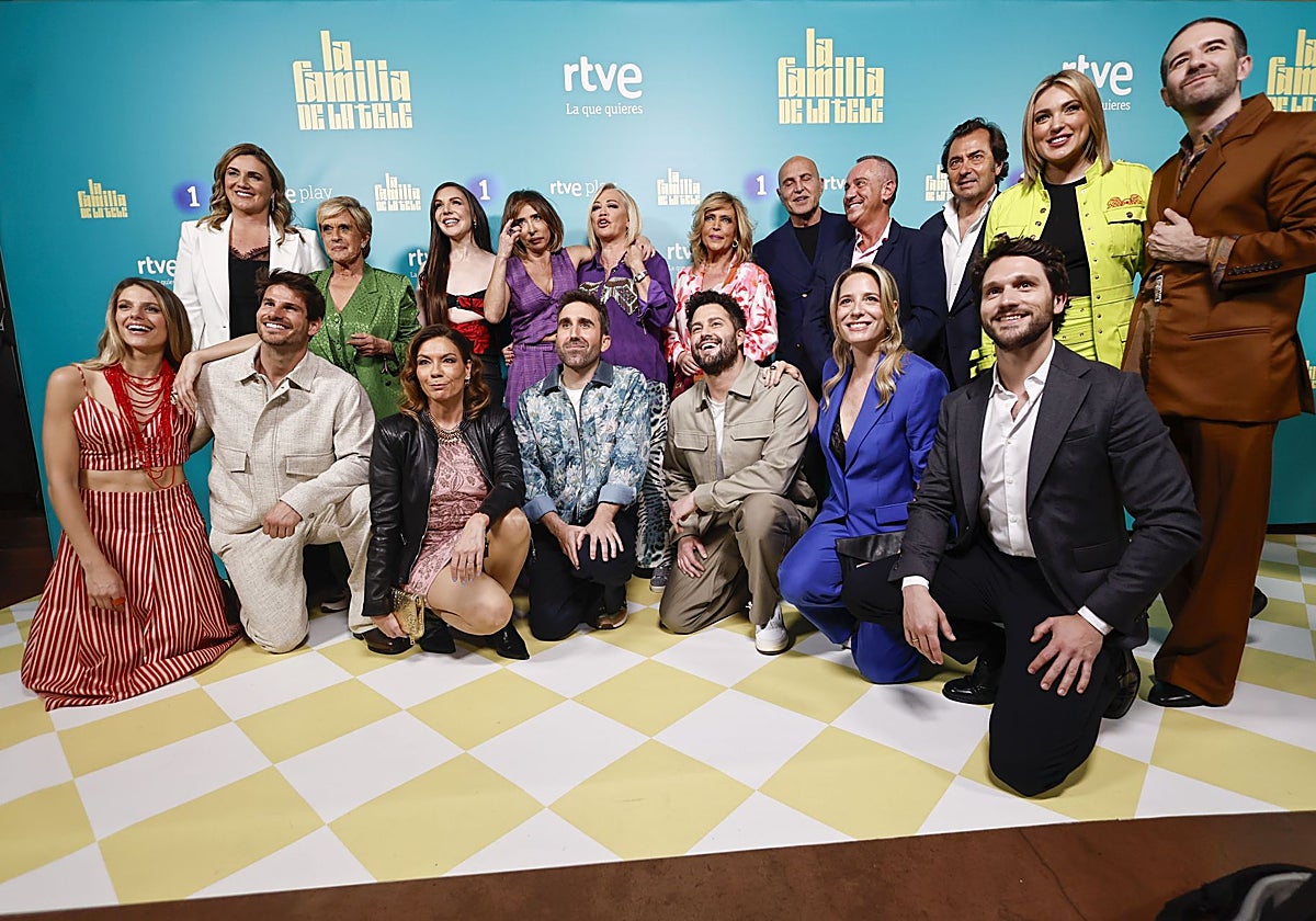 Las redes sociales se llenan de memes tras la segunda cancelación de 'La familia de la tele': «Les han echado un mal de ojo»