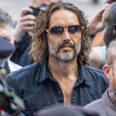 Russell Brand, en libertad bajo fianza con cargos de violación y agresión sexual