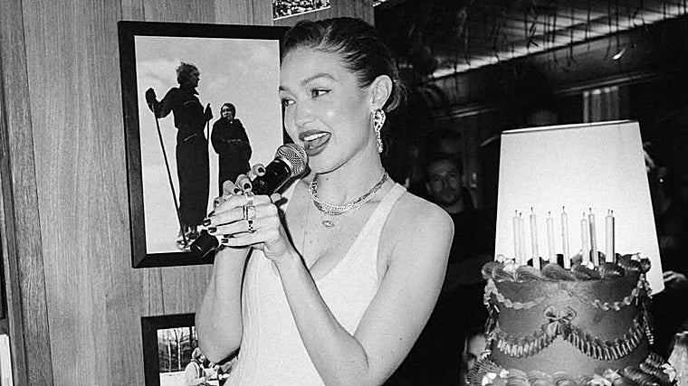 Gigi Hadid oficializa su relación con Bradley Cooper con un romántico beso