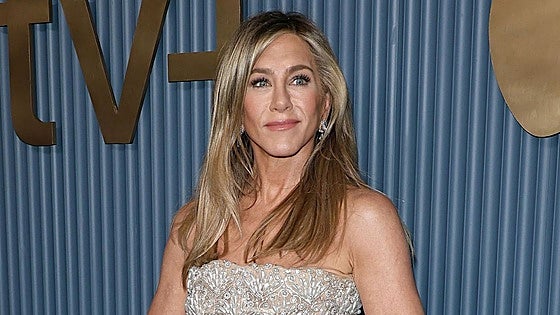 Un hombre estrella su coche contra las puertas de la mansión de Jennifer Aniston mientras la actriz estaba dentro