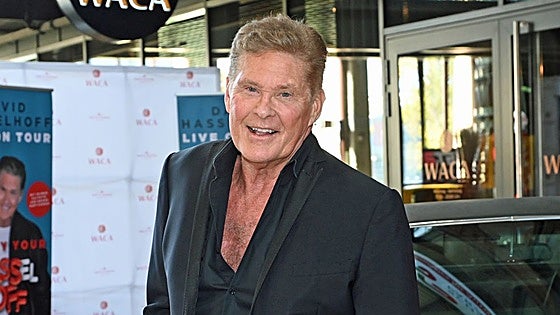 Preocupación por la salud de David Hasselhoff tras ser visto en silla de ruedas en un aeropuerto