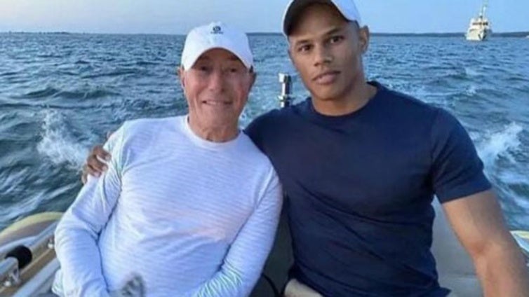 El magnate de la música David Geffen, de 82 años, se divorcia del bailarín David Armstrong, de 32, tras dos años casados