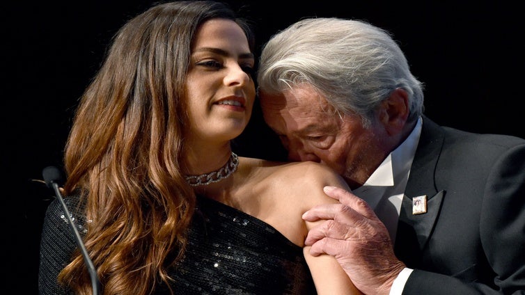 Cisma en la familia de Alain Delon: el nuevo testamento desata la guerra