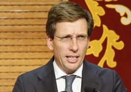 Almeida recibe un simpático regalo que nunca querrá que se ponga su bebé