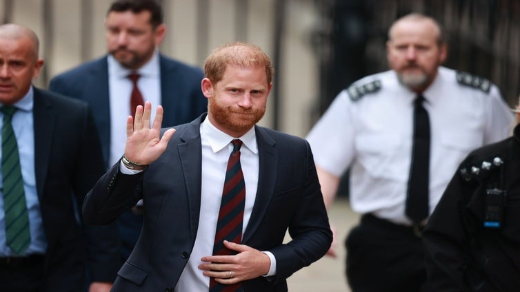 El Príncipe Harry preguntó si podía cambiar su apellido por Spencer, el de su madre