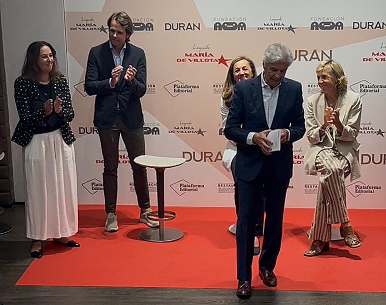 De izq. a dcha. Isabel de Villota, Andy Soucek, Lola Fernández Ochoa, Emilio de Villota y Marta Barroso