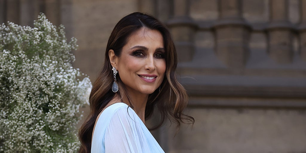 Paloma cuevas felicita a su padre de 94 años con una canción de luis miguel