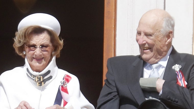 A la luz los detalles de la visita secreta de los reyes Harald y Sonia de Noruega a Tenerife