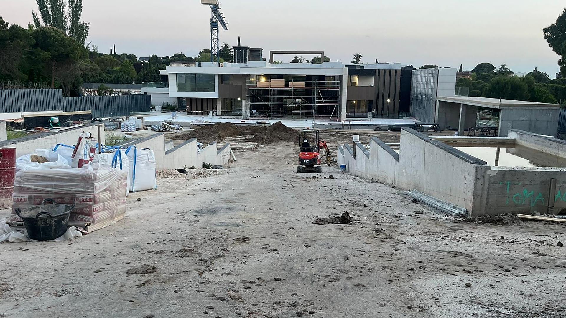 Courtois y la mansión de sus sueños: tan grande como un centro comercial