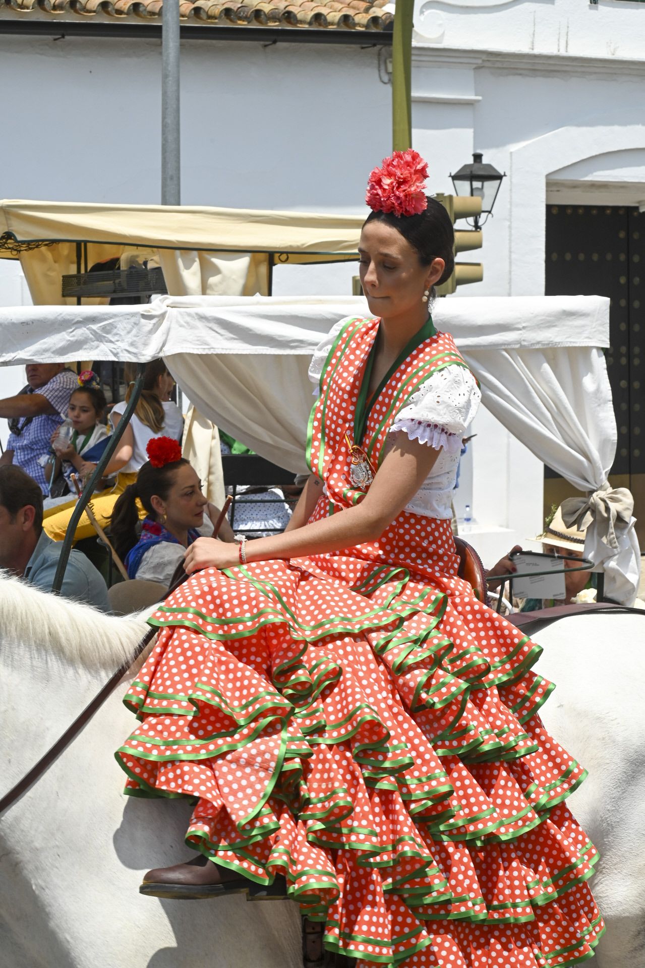 Los famosos se pasean por El Rocío, en imágenes