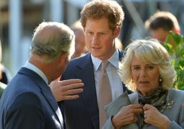 La Reina Camila, el otro daño colateral del conflicto abierto entre Carlos III y el Príncipe Harry