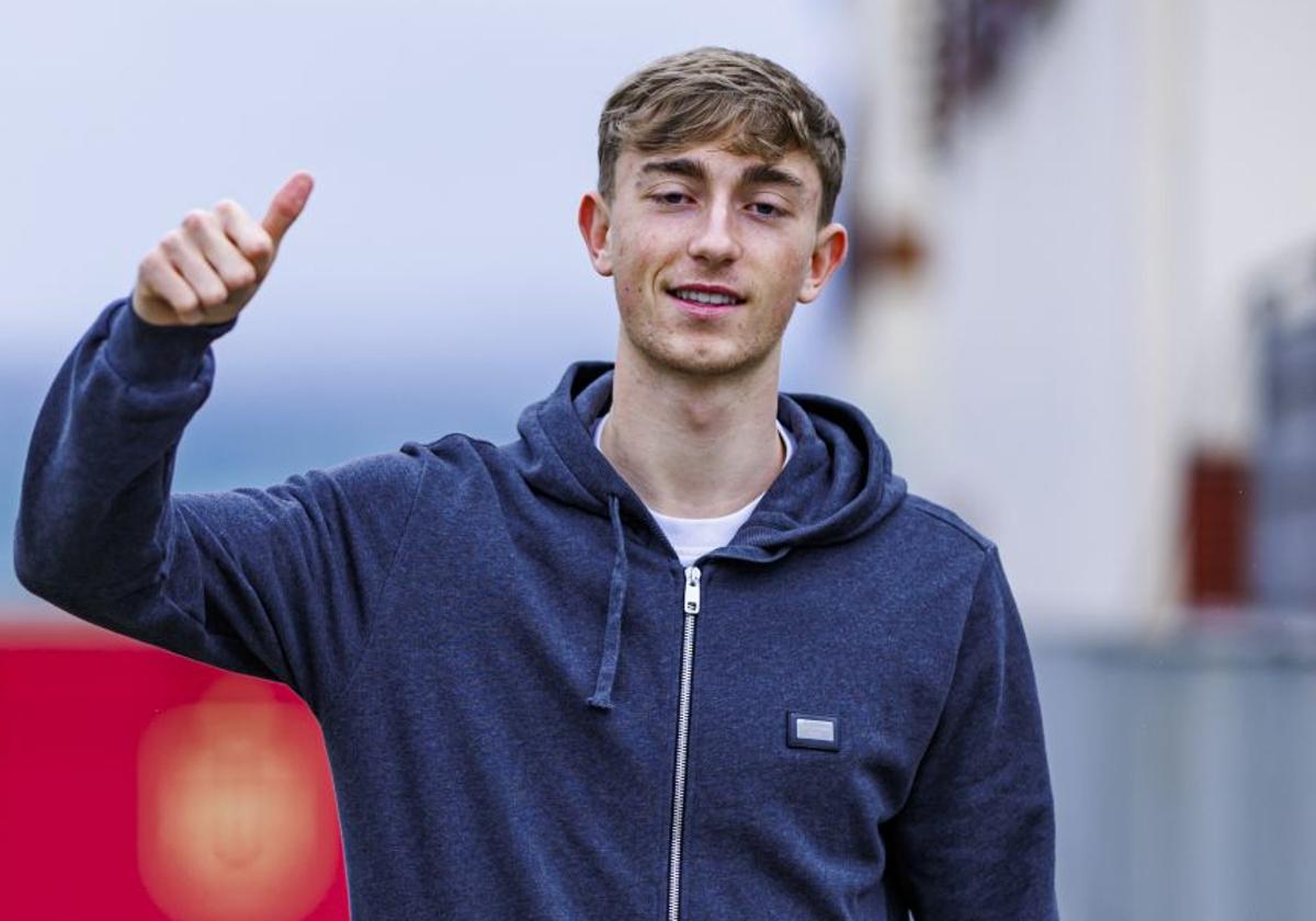 La vida personal de Dean Huijsen, nuevo jugador del Real Madrid: su edad, su altura y su infancia en España