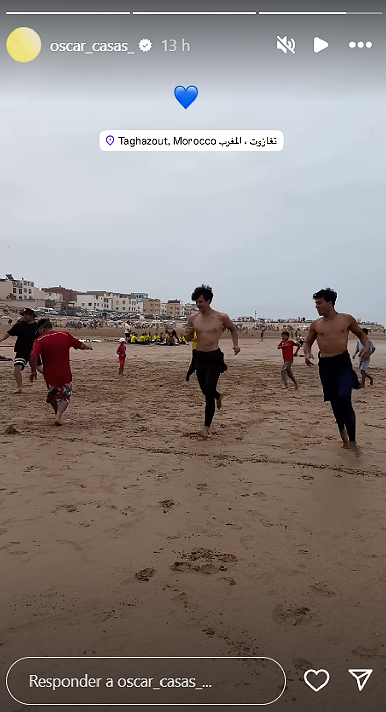 Tablas, olas y mucho amor: así son las románticas vacaciones de Ana Mena y Óscar Casas en Marruecos