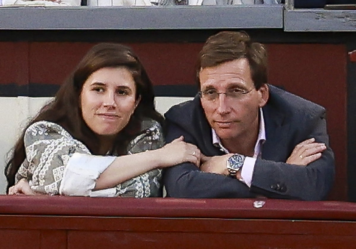 Teresa Urquijo y José Luis-Martínez Almeida, en la última Feria de San Isidro.