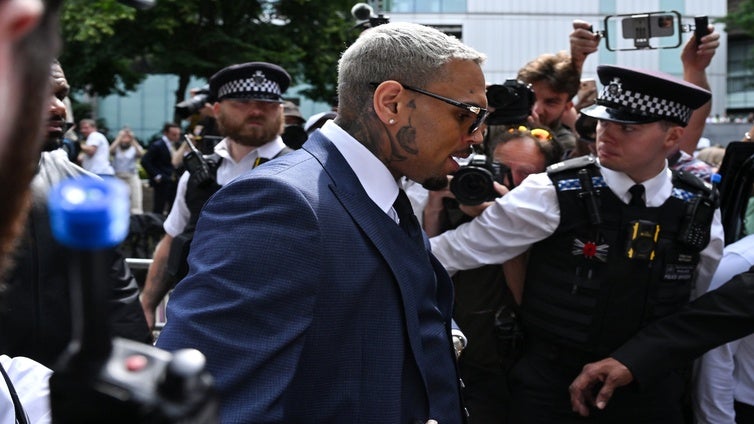 El cantante estadounidense Chris Brown se declara no culpable de un presunto intento de agresión