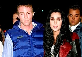 El hijo de Cher sale del hospital días después de ser ingresado por «comportamiento errático»