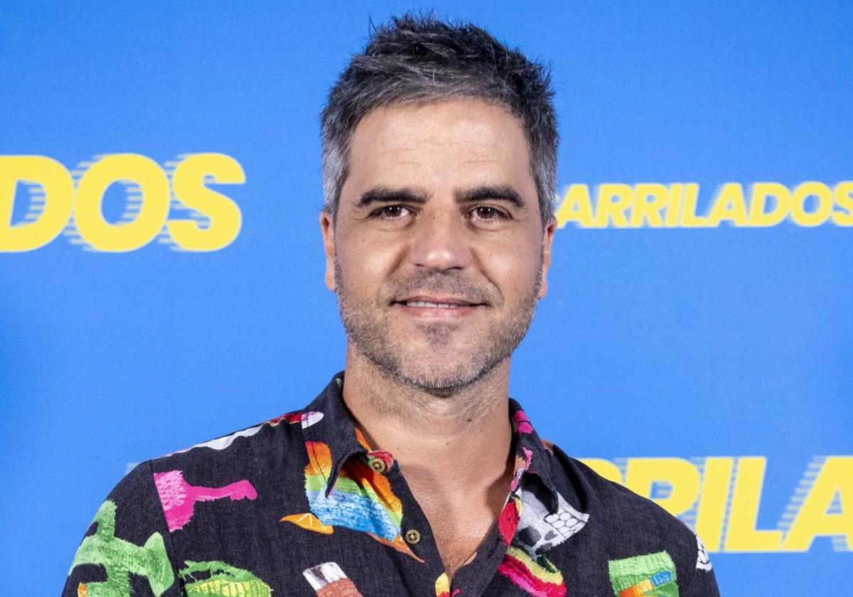 La vida de Ernesto Sevilla: sus exnovias famosas, su hermana melliza y la carrera que dejó por la comedia