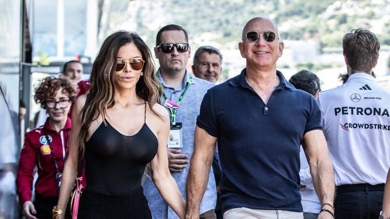 Gastos millonarios, 27 vestidos y estrellas invitadas... las polémicas extravagancias en la boda de Jeff Bezos