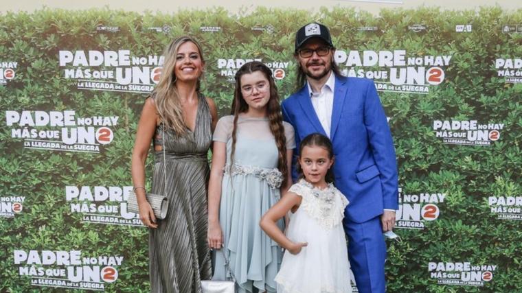 Santiago Segura junto a su familia en la presentación de 'Padre no hay más que uno'