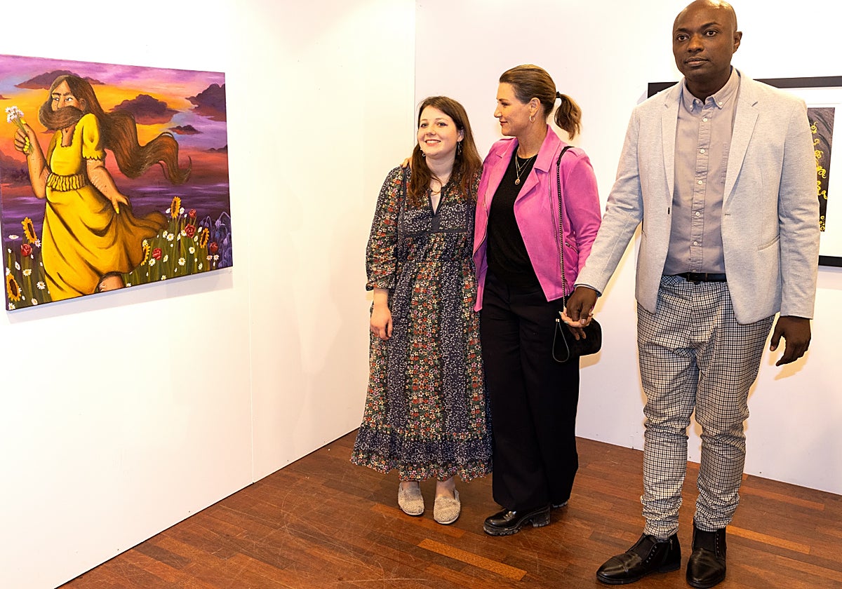Maud Angelica Behn, junto a la Princesa Marta Luisa y el chamán Durek Verrett.