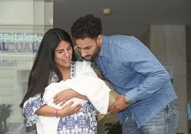 Isa Pantoja y Asraf Beno, a su salida del hospital