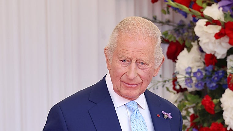 ¿Preocupación por Carlos III? Un vaso roto en el ojo desata especulaciones sobre su salud