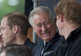 El posible reencuentro del Rey Carlos III y el Príncipe Harry: ¿globo sonda o base real?