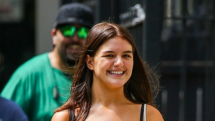 ¿Seguirá los pasos de sus padres? Suri Cruise, una joven universitaria con línea directa a Hollywood