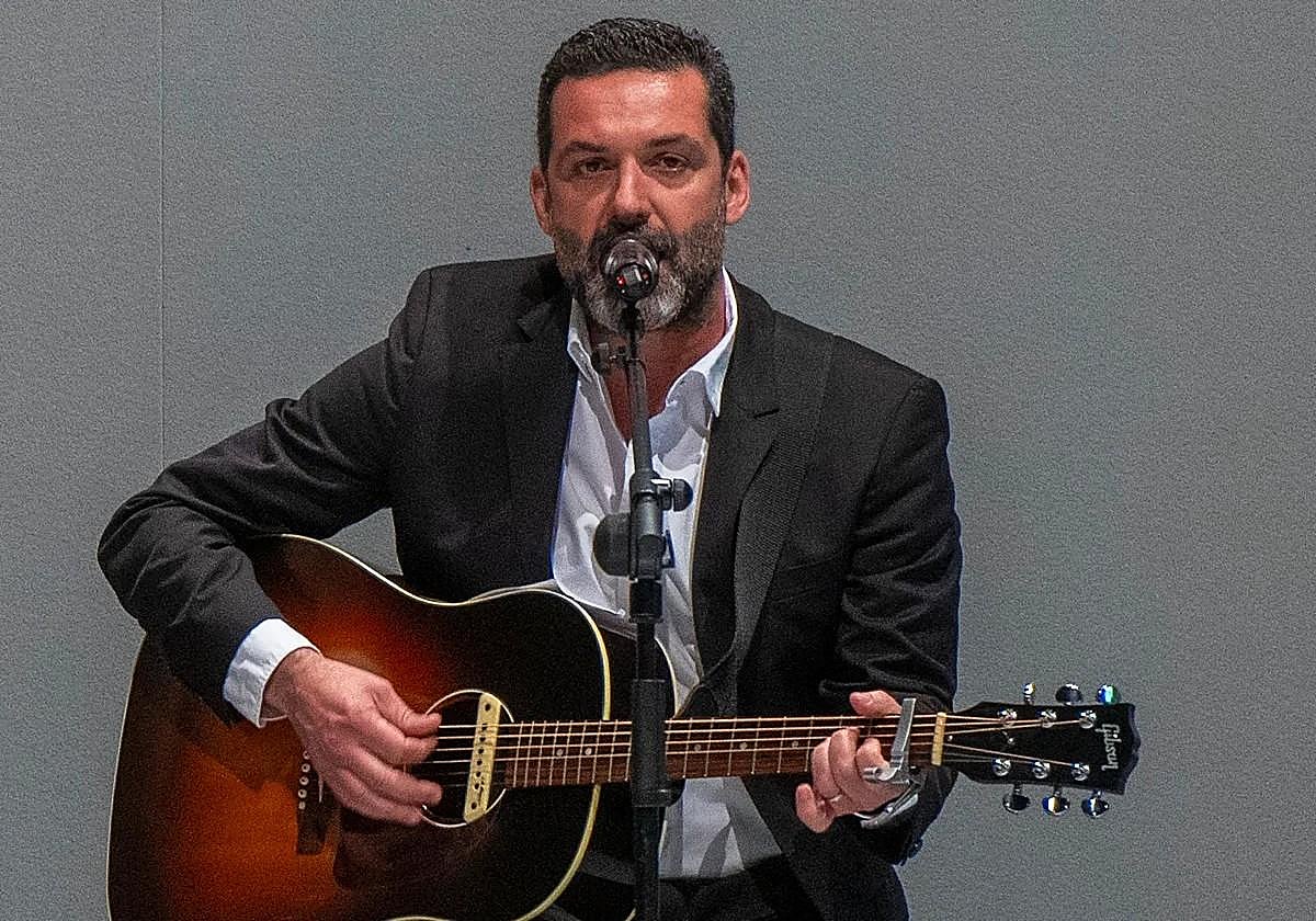 Jaume Anglada, cantante y amigo íntimo del Rey, continúa en la UCI, estable dentro de la gravedad