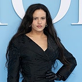 Rosalía revive a la Duquesa de Alba y habla sobre su vida sentimental