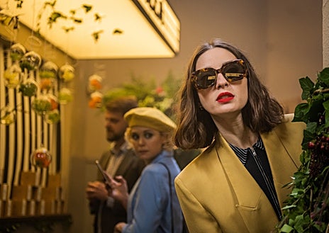 Imagen secundaria 1 - María Valverde en un photocall, en uno de sus papeles y con su pareja, Gustavo Dudamel 